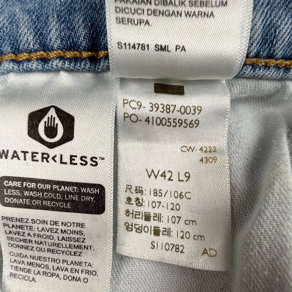 Levi Strauss 412 Slim Fit Denim Shorts Mens 42 Light Wash Blue 39387-0039